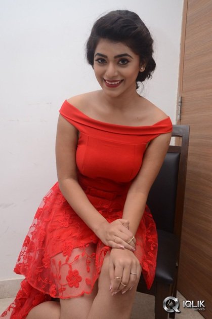 Yamini-Bhaskar-At-100-Days-of-Love-Movie-Audio-Launch